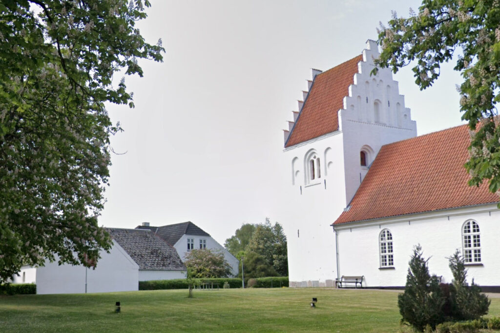 Ejby Kirke på Fyn. Billede fra Google Maps